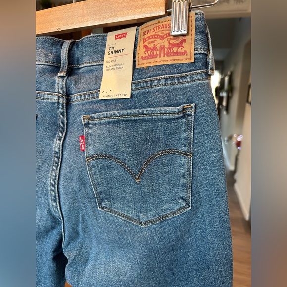 ✨Levi's 711 skinny Distressed Ankle Jeans in Blue - Picture 8 of 13